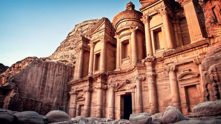 Tourist Attraction Petra In Jordan Wallpaper