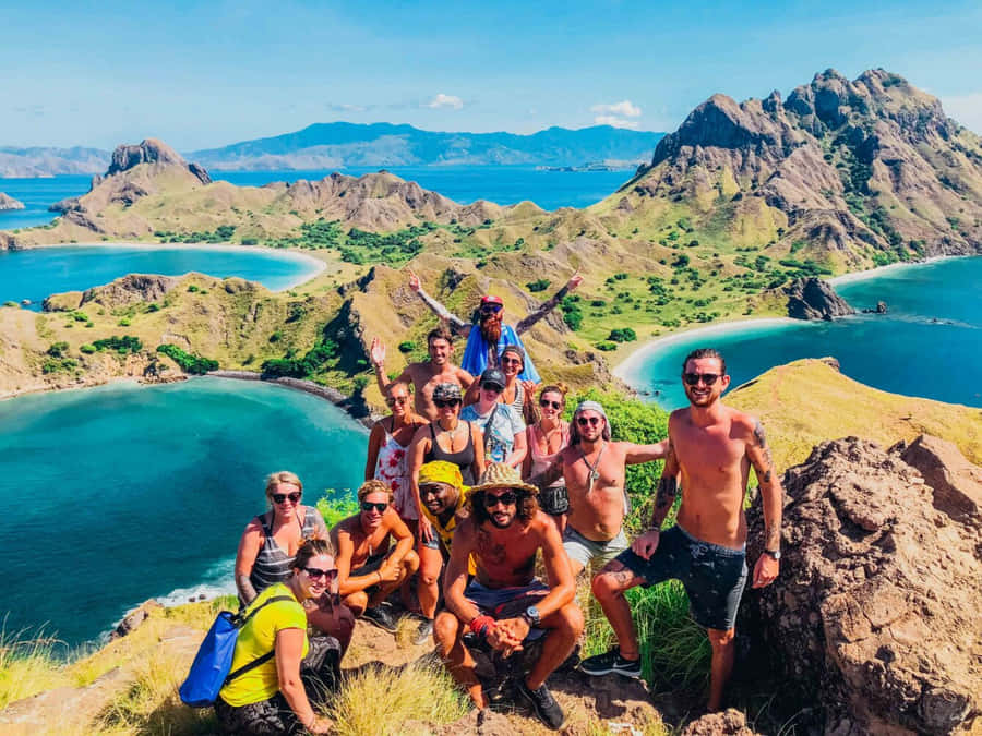 Tourist Group Shot On Komodo Island Wallpaper