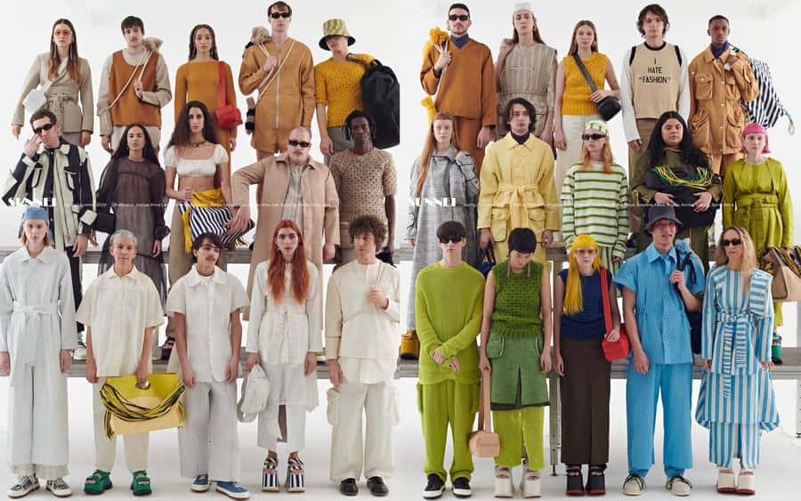 Two Groups Of Models In Sunnei Campaign Wallpaper