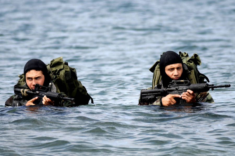 U S Navy Seals Partially Submerged Wallpaper