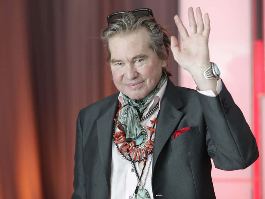 Val Kilmer Wavingat Event Wallpaper