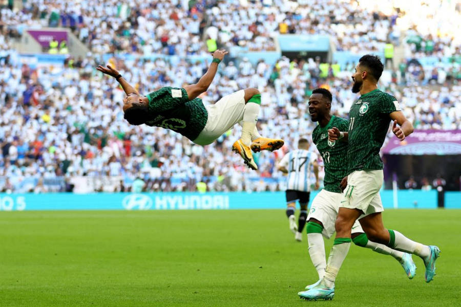 Vibrant Action Shot - Saudi Arabia National Football Team In Full Swing Wallpaper