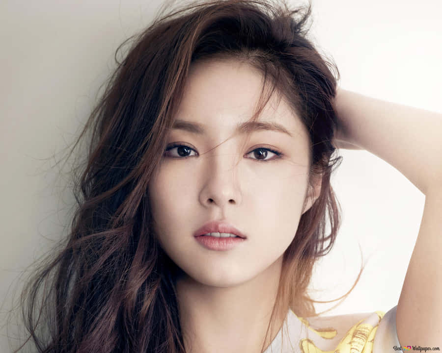 Vibrant Teen Model Showcasing Modern Fashion Wallpaper