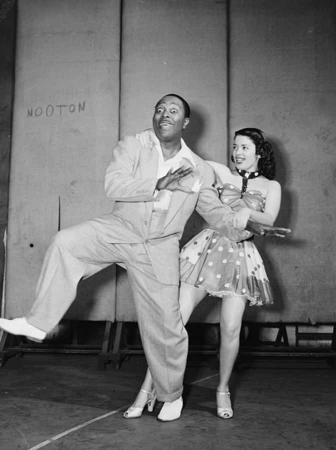 Vintage Dance Rehearsal Blackand White Wallpaper