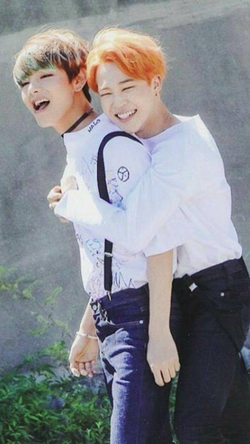 Vmin Backhug Wallpaper