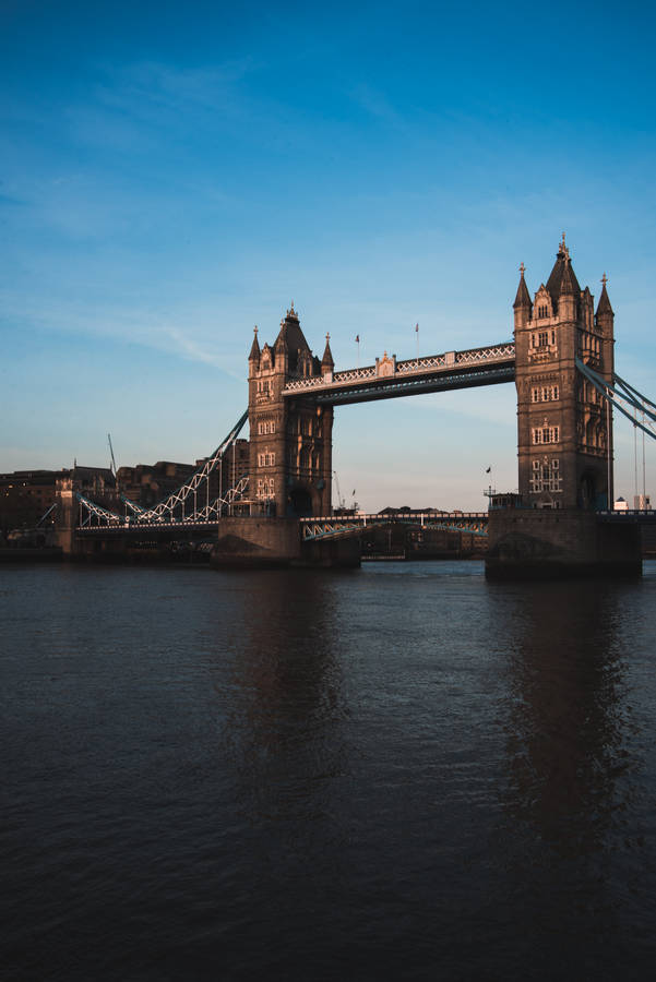 Water Under Tower Bridge Wallpaper