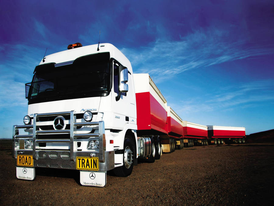 White And Red Cool Truck Wallpaper