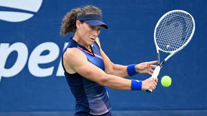 2011 Us Open Champion Tennis Player Samantha Stosur Wallpaper