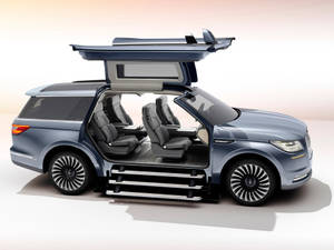 2021 Lincoln Navigator With Gull Wing Door Wallpaper