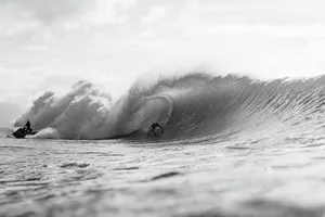 4k Tablet Surf Waves Wallpaper