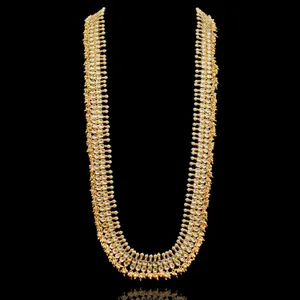 A Gold Necklace With Diamonds And Pearls Wallpaper