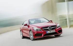 A Life Of Luxury And Sophistication - The Mercedes Benz E-class Wallpaper