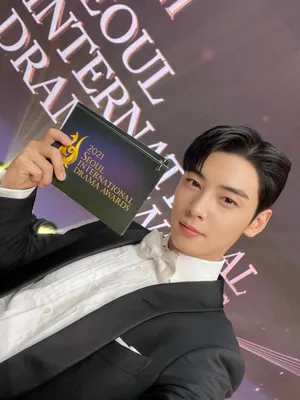 A Man In A Suit Holding Up A Book Wallpaper