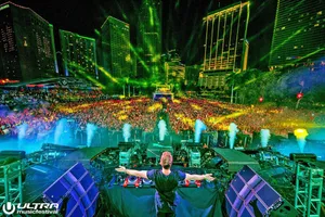 A Man Is Standing In Front Of A Crowd Of People Wallpaper