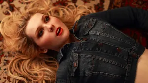 Abigail Breslin Maggie Movie Star Wallpaper