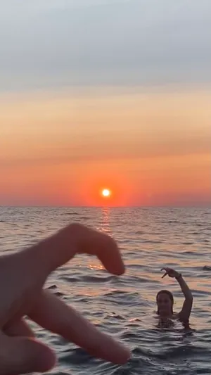 Aesthetic Couple Finger Heart With Sunset Wallpaper