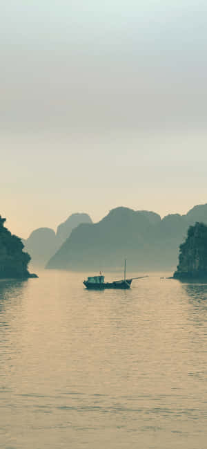 Aesthetic View Of Vietnam's Halong Bay Wallpaper