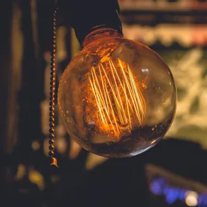 Aesthetic Vintage Ipad Light Bulb Wallpaper