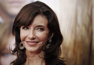 Ageless Beauty Mary Steenburgen Wallpaper