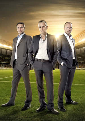 Alan Hansen Discussing Football With Fellow Bbc Tv Pundits Wallpaper