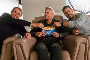 Alan Hansen In Walkers Advert Wallpaper