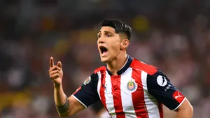 Alan Pulido Red Stripe Uniform Wallpaper