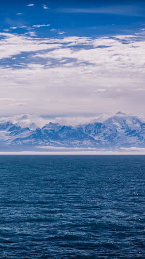 Alaskan Mountain In Glacier Bay National Park Wallpaper