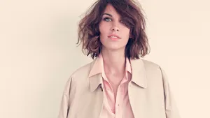 Alexa Chung Radiant In Red At A Fashion Event Wallpaper