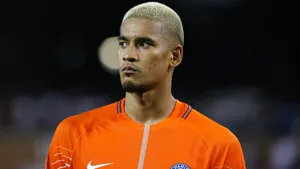 Alphonse Areola With Blonde Hair Wallpaper
