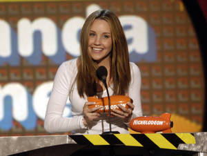 Amanda Bynes Nickelodeon Award Wallpaper