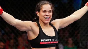 Amanda Nunes Arms Up Wallpaper