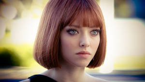 Amanda Seyfried Short Hair Wallpaper