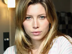 American Actress Jessica Biel Close Up Shot Portrait Wallpaper
