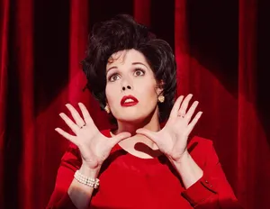 American Actress Judy Garland Performance Wallpaper