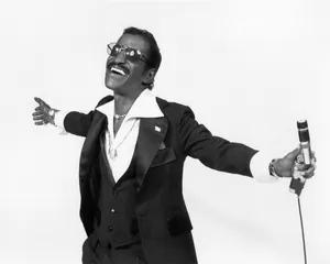 American Celebrity Sammy Davis Jr. 1970 Performance Wallpaper