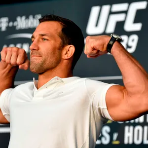 American Mma Fighter Luke Rockhold Ufc 239 Ultimate Media Day Wallpaper