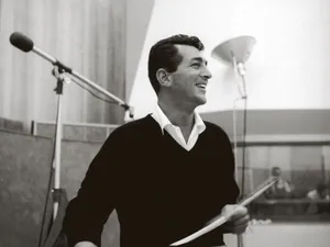 American Singer Dean Martin Greatest Hits Album Wallpaper