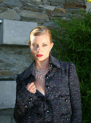 Amy Smart Model Photoshoot Wallpaper