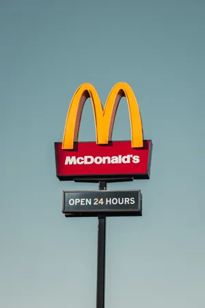 An Aesthetic Take On A Mcdonalds Burger Wallpaper