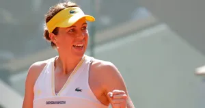 Anastasia Pavlyuchenkova Engages With Her Audience Wallpaper