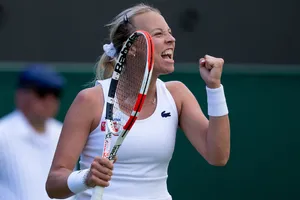 Anett Kontaveit In White Doing Cheer Wallpaper