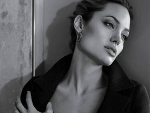 Angelina Jolie Adorns Wall In Monochrome Wallpaper