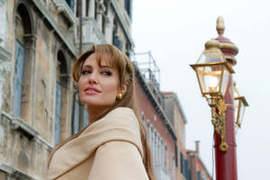 Angelina Jolie Starring In 'the Tourist' Wallpaper
