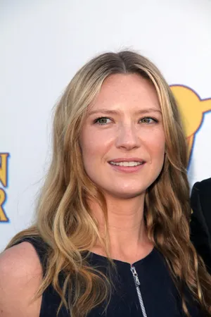 Anna Torv Glancing Sideways In A Soft Glow Wallpaper