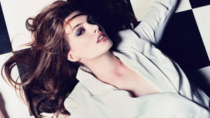 Anne Hathaway Looking Stunning In Her Light Blazer. Wallpaper