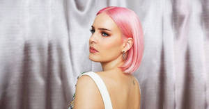 Anne-marie Pink Hair Wallpaper