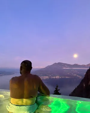 Antônio Rodrigo Nogueira Engaging In A Martial Arts Competition Wallpaper