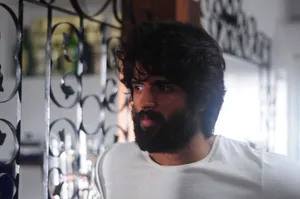 Arjun Reddy Candid Shot Wallpaper