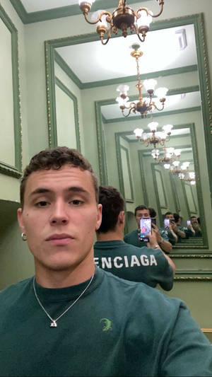 Aron Piper Mirror Selfie Wallpaper