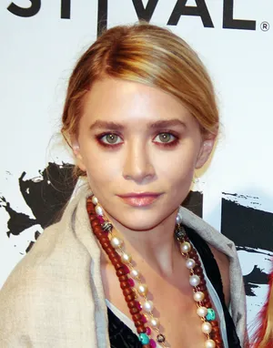 Ashley Olsen Looking Elegant In A Black Dress Wallpaper
